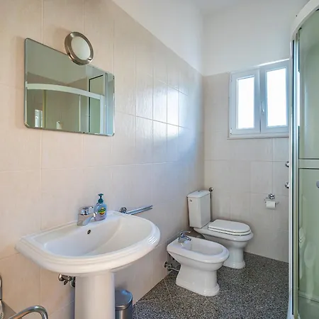 别墅 Modern Spacious Villa, 36 Sqm Pool, 70m To - Mediteran 特罗吉尔