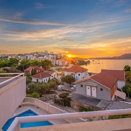 别墅 Modern Spacious Villa, 36 Sqm Pool, 70m To - Mediteran *