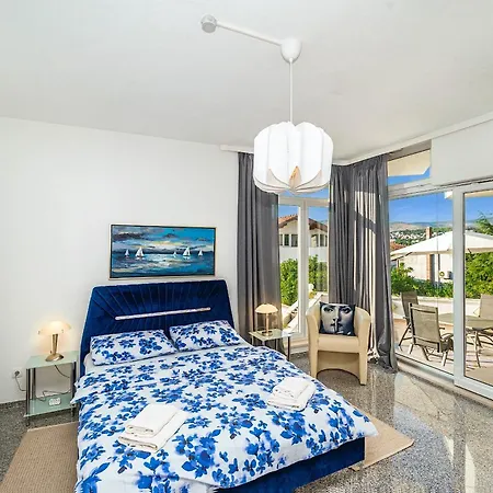 别墅 Modern Spacious Villa, 36 Sqm Pool, 70m To - Mediteran 特罗吉尔