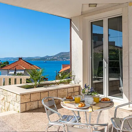 别墅 Modern Spacious Villa, 36 Sqm Pool, 70m To - Mediteran