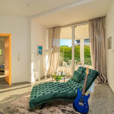 Modern Spacious Villa, 36 Sqm Pool, 70m To - Mediteran 特罗吉尔