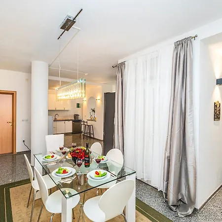 Modern Spacious Villa, 36 Sqm Pool, 70m To - Mediteran * 特罗吉尔
