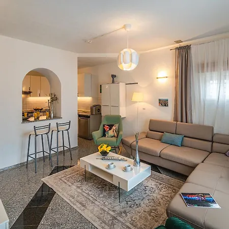 Modern Spacious Villa, 36 Sqm Pool, 70m To - Mediteran * 特罗吉尔