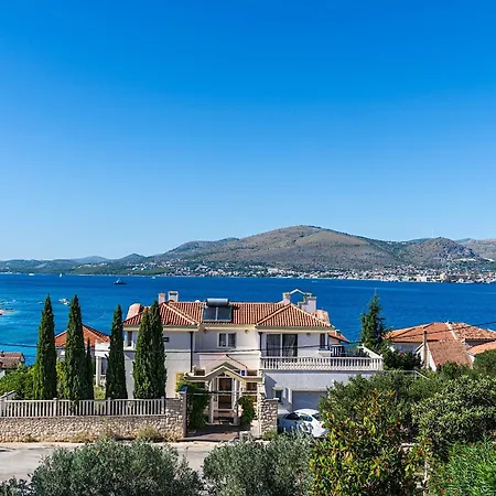 Modern Spacious Villa, 36 Sqm Pool, 70m To - Mediteran 别墅