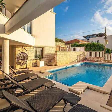 别墅 Modern Spacious Villa, 36 Sqm Pool, 70m To - Mediteran *